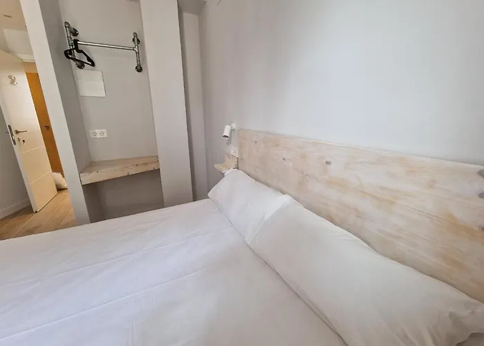 Beach Break Guesthouse - Auto Check-in San Sebastián